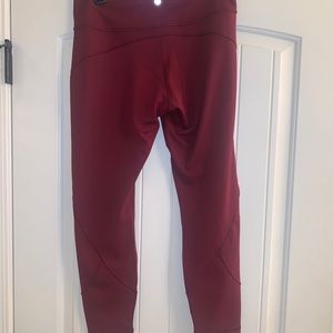 BNWT Lululemon In- Movement leggings. DISCONTINUED
